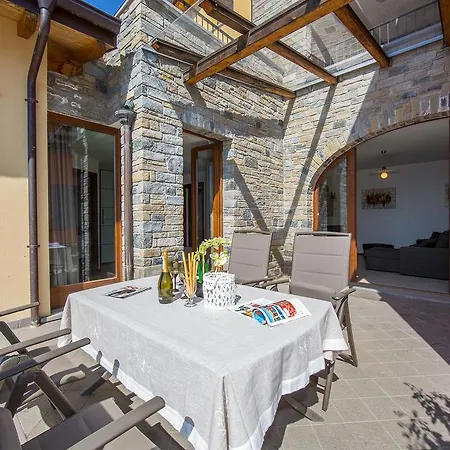Aparthotel Borgo La Sorgente *